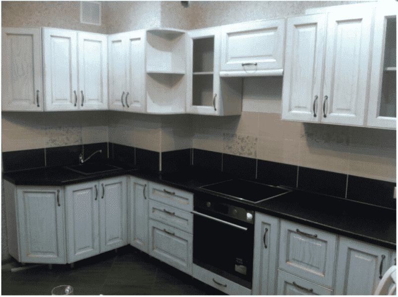 угловая белая кухня в Нижневартовске