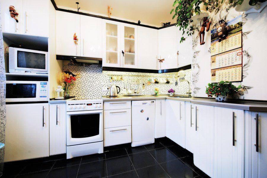 белая угловая кухня в Нижневартовске