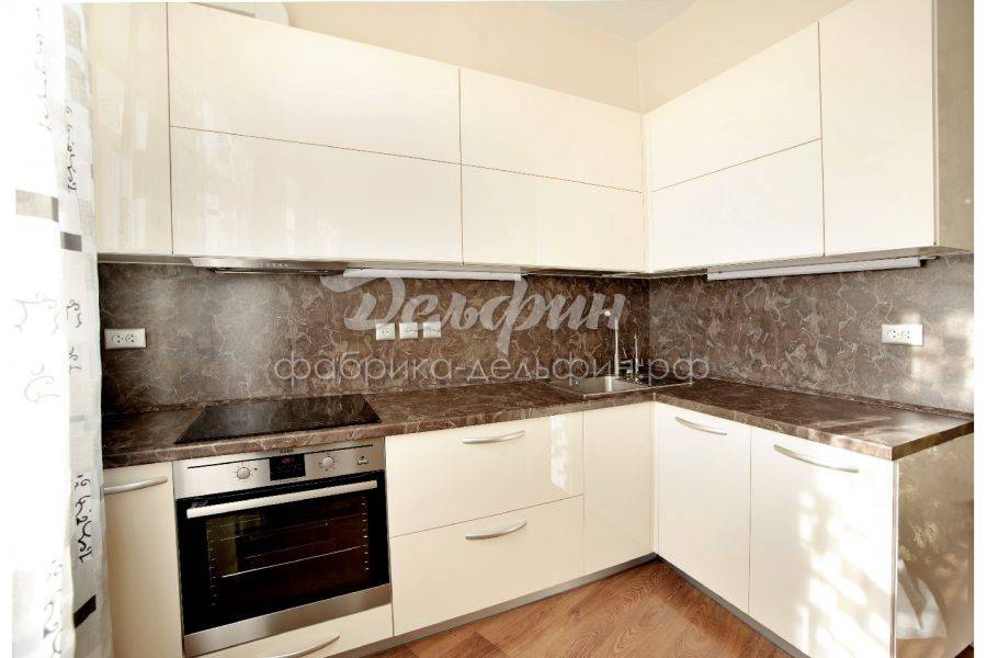 глянцевая кухня лаконичная в Нижневартовске