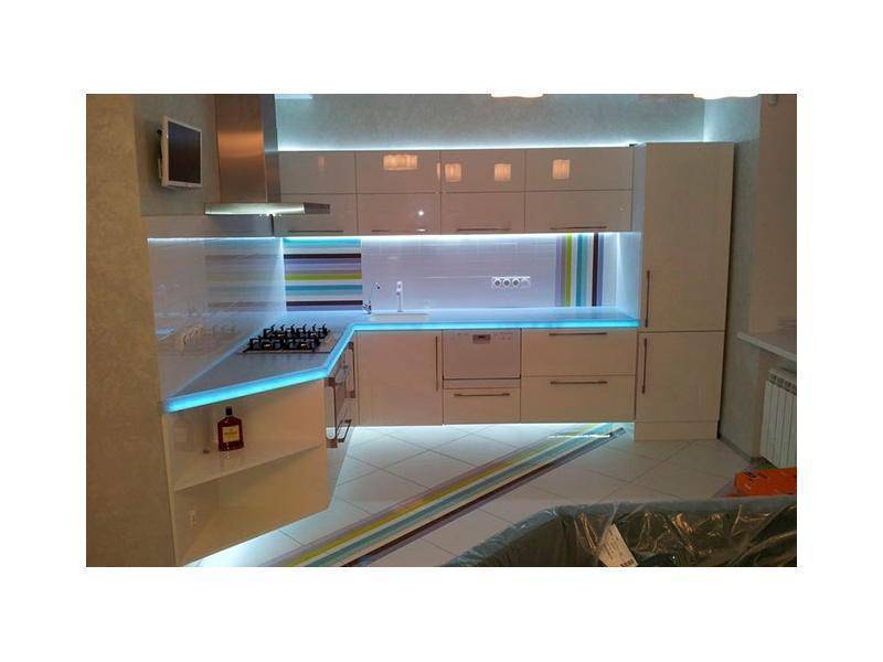 современная угловая кухня в Нижневартовске