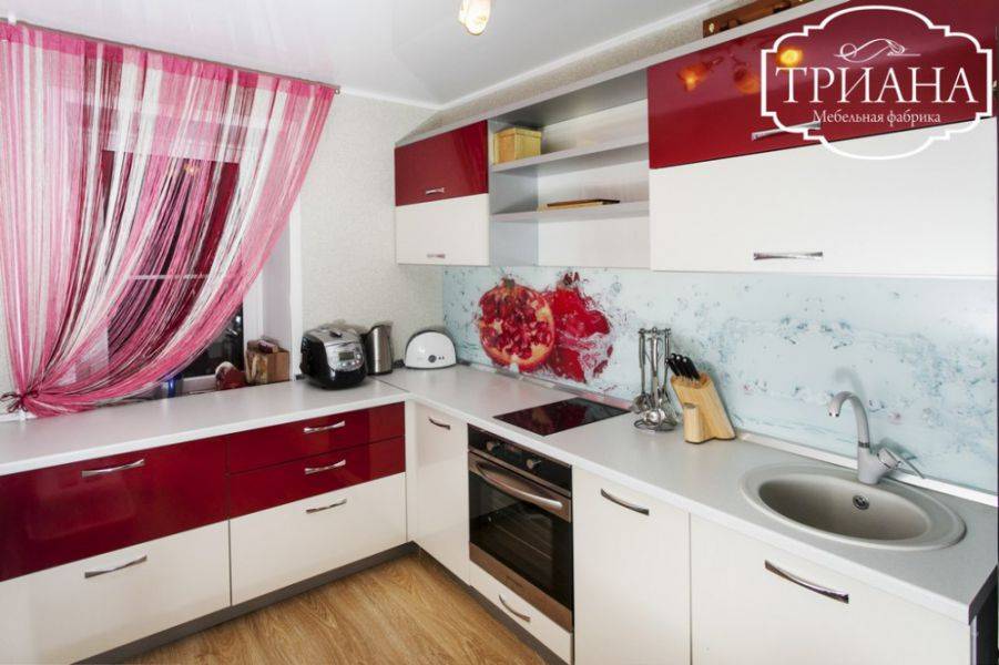 кухня бергамо с окном в Нижневартовске
