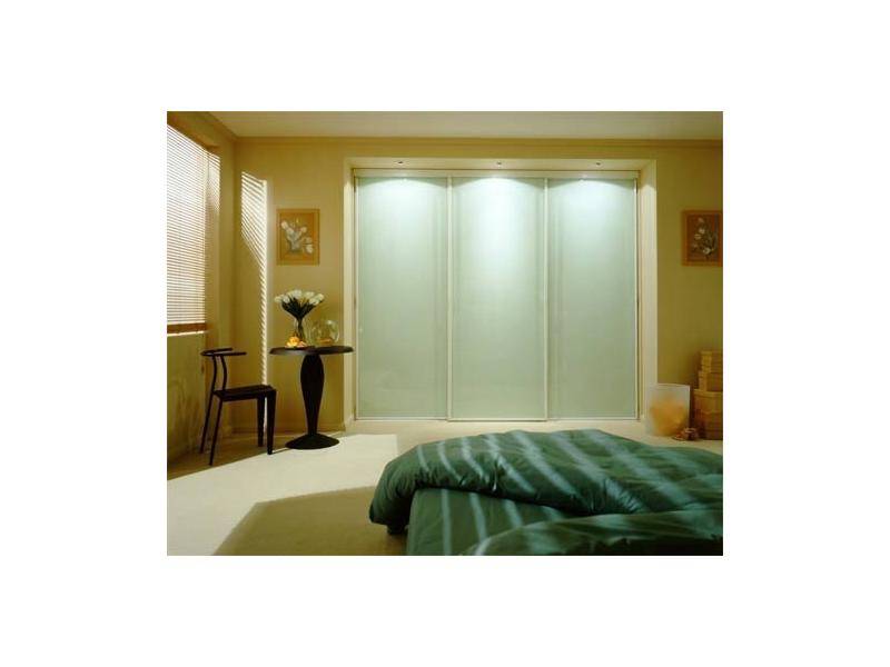 светлый шкаф в спальню в Нижневартовске