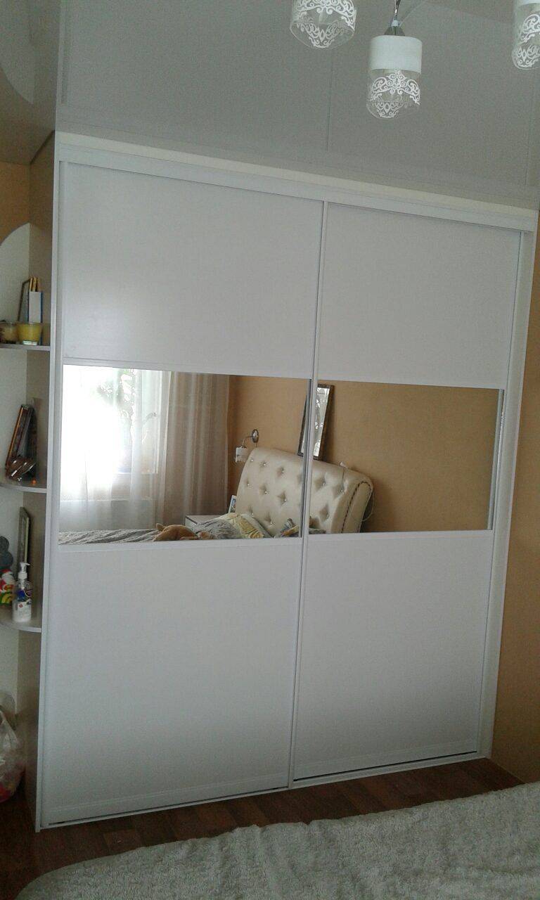 шкаф-купе с зеркальной вставкой в Нижневартовске