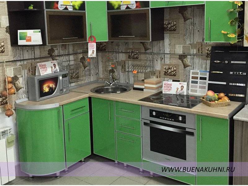 угловая кухня в алюминиевой рамке в Нижневартовске