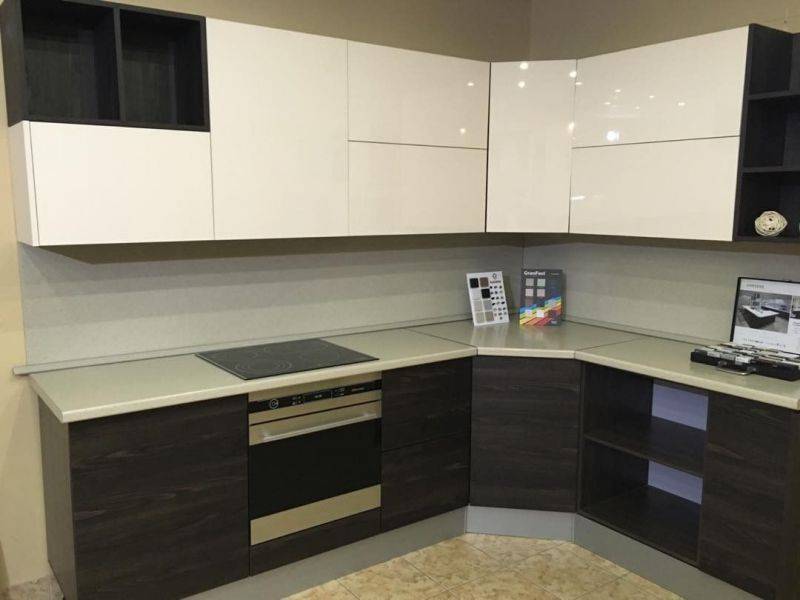 угловая кухня стильная в Нижневартовске