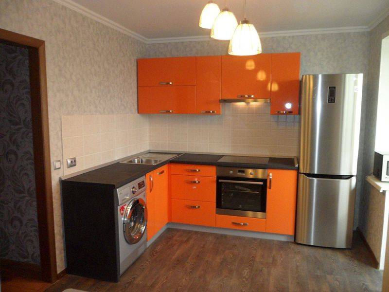 небольшая кухня с фасадами пластик в Нижневартовске