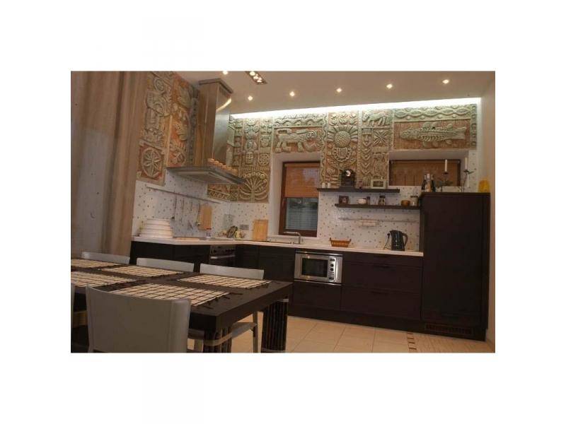 кухонный гарнитур прямой массив в Нижневартовске