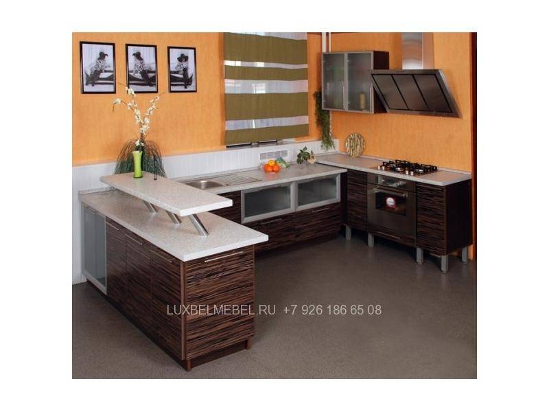 полуостровная кухня с фасадами дсп в Нижневартовске