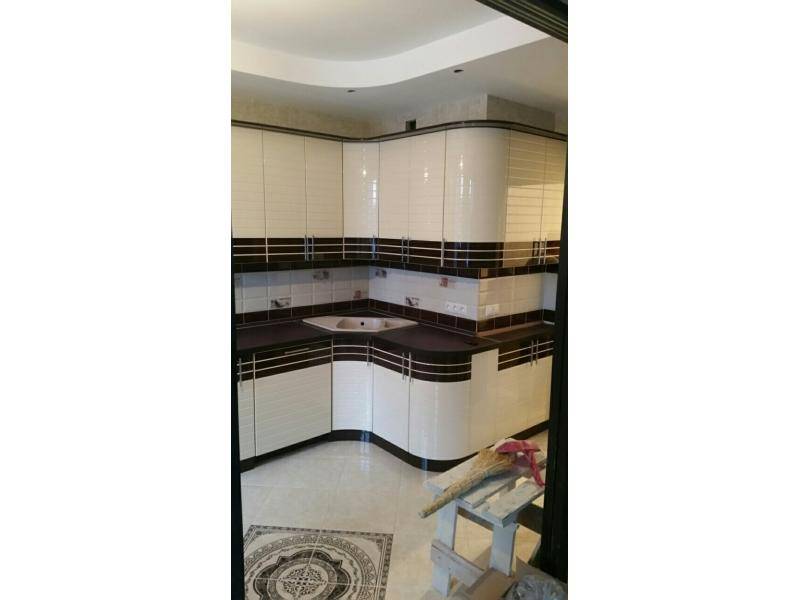 угловая кухня без ручек в Нижневартовске