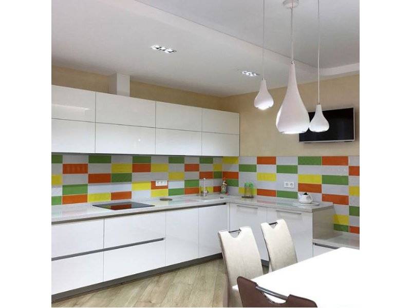 белая глянцевая кухня в Нижневартовске