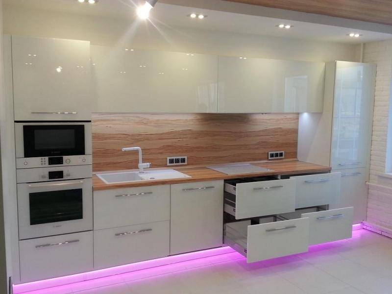 прямая глянцевая кухня в Нижневартовске