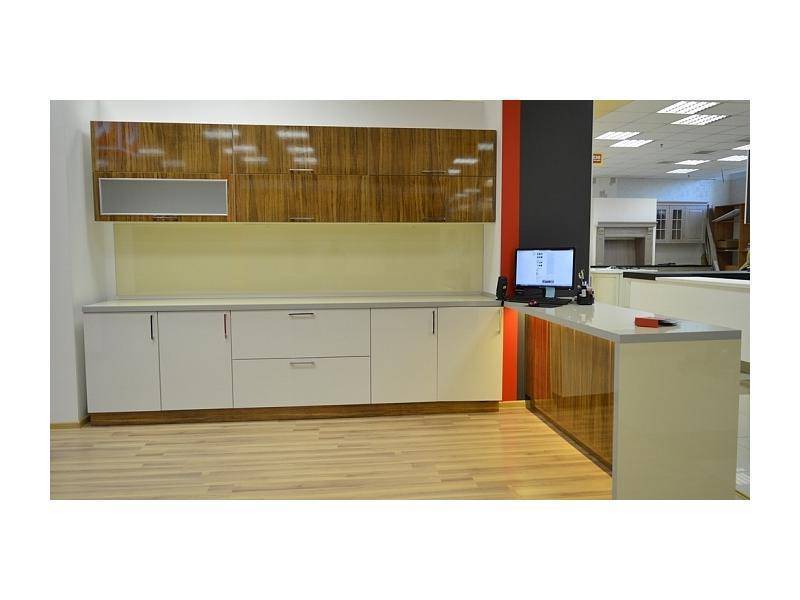 кухня пластик глянец - орех в Нижневартовске