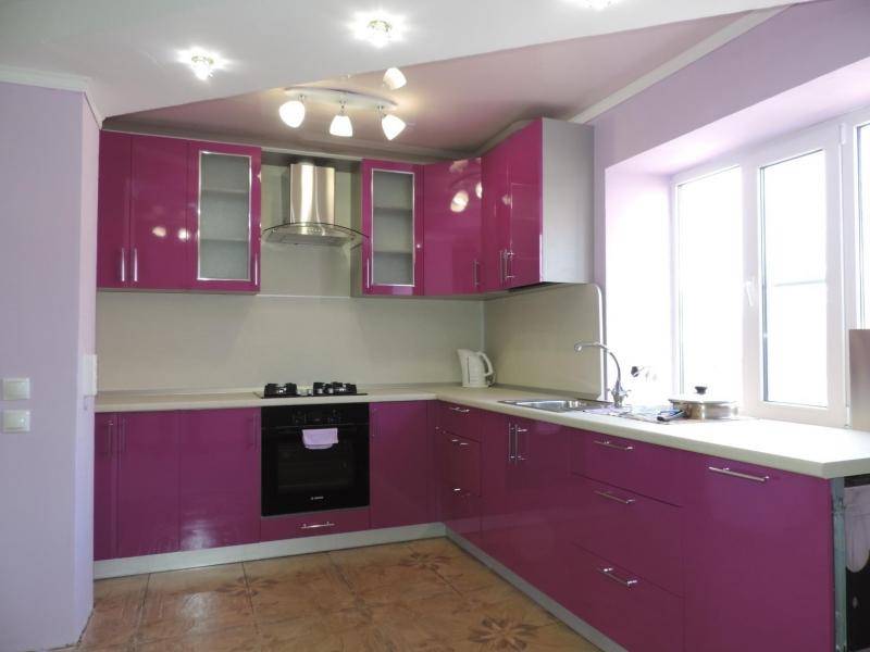 розовая угловая кухня в Нижневартовске