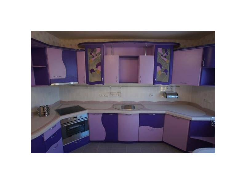 фиолетовая угловая кухня в Нижневартовске