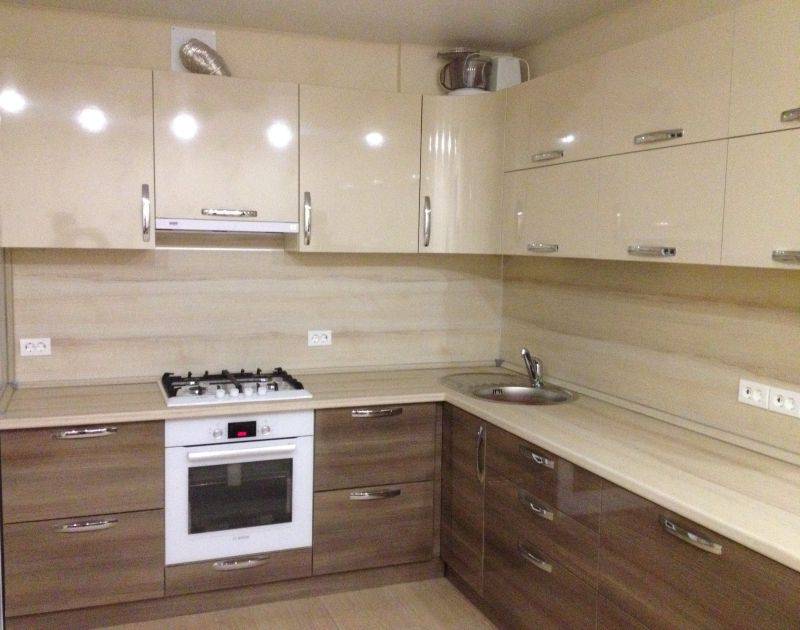 бежевая угловая кухня в Нижневартовске