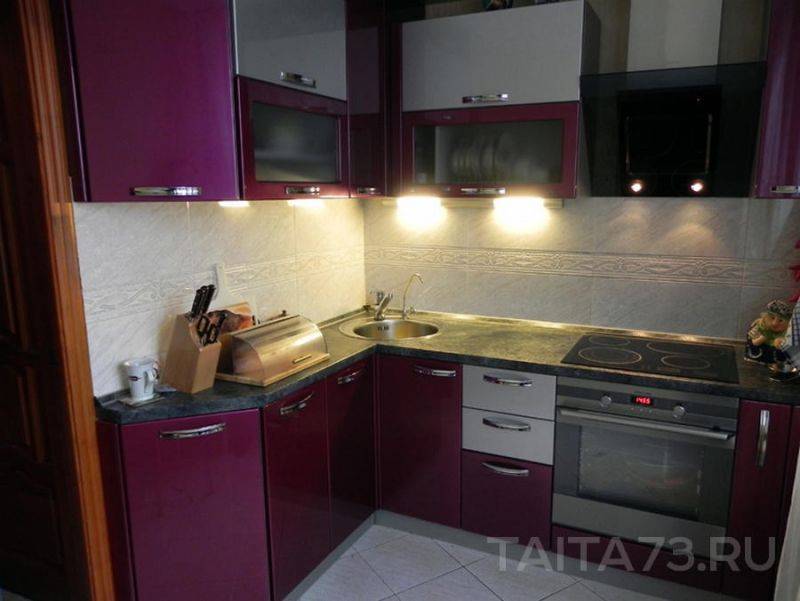 угловая современная кухня в Нижневартовске