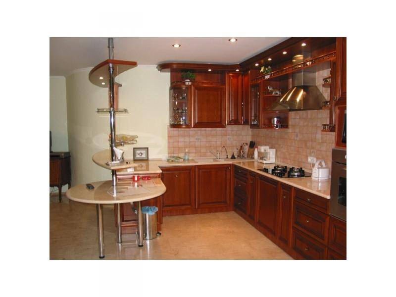 кухонный гарнитур угловой массив в Нижневартовске