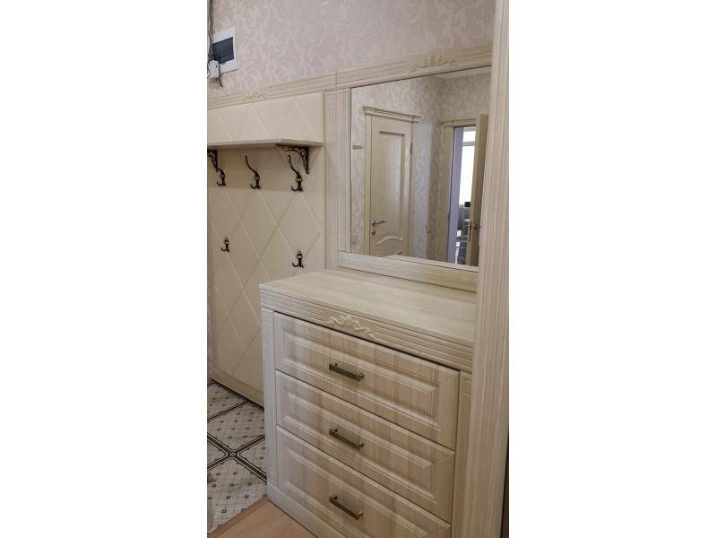прихожая с комодом в Нижневартовске