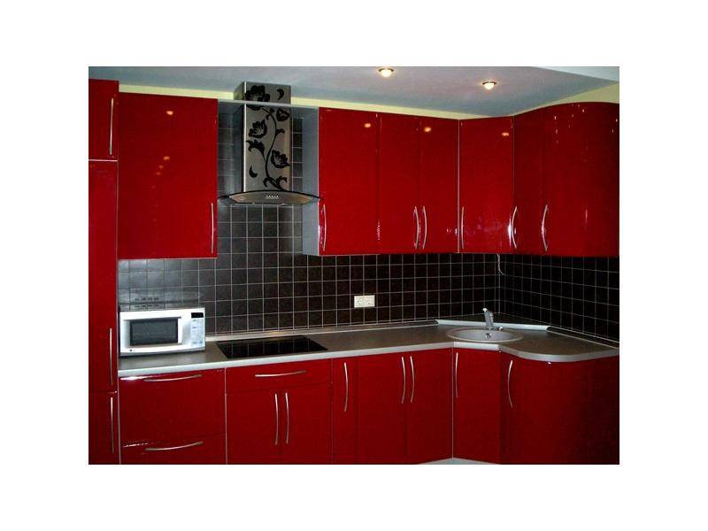 красная угловая кухня в Нижневартовске