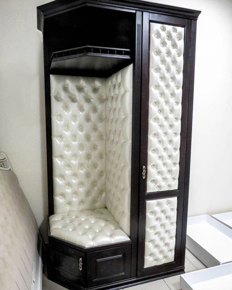 прихожая в классическом стиле из дерева в Нижневартовске