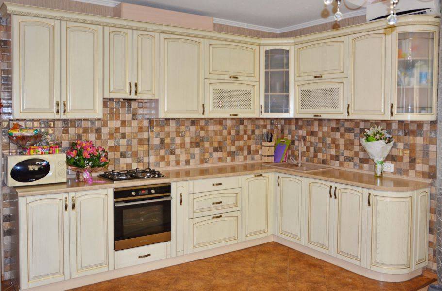 кухня угловая прованс ясень слоновая кость с золотом в Нижневартовске