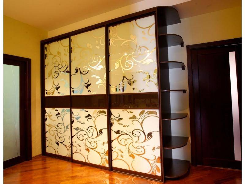 большой шкаф с пескоструйным рисунком в Нижневартовске