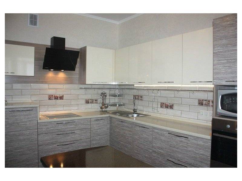 угловая кухня из эко-панелей в Нижневартовске