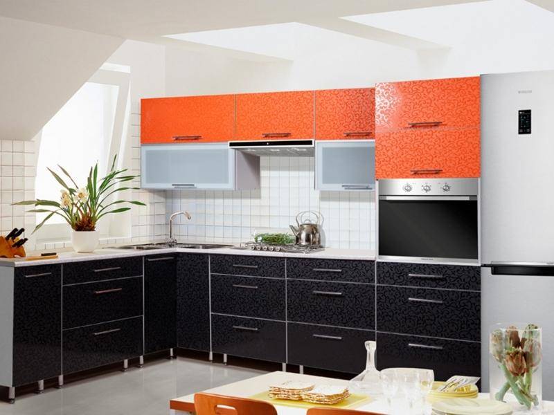 большая кухня с угловой раковиной metrio д 4.1 в Нижневартовске