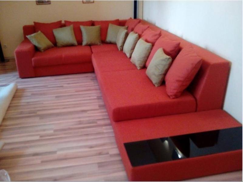 большой диван с подушками в Нижневартовске