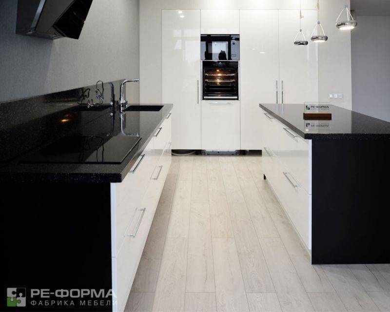 черно-белая кухня 018 в Нижневартовске