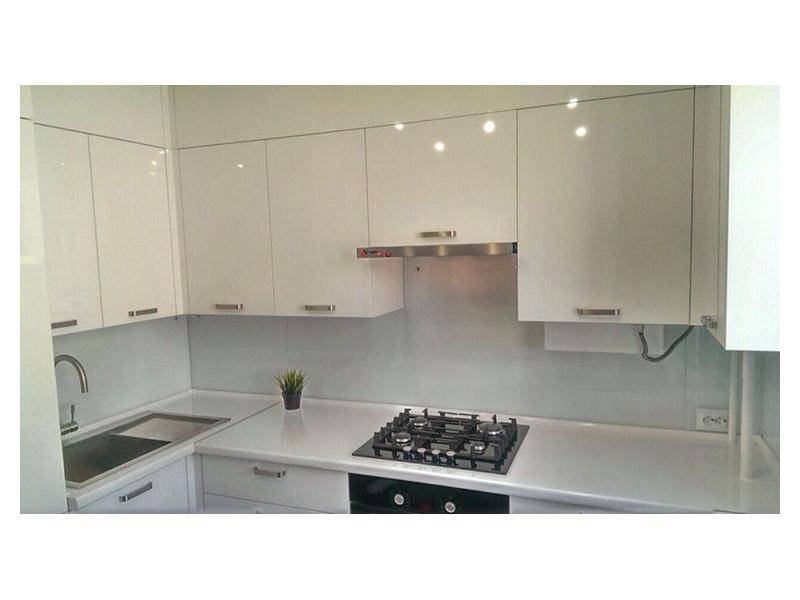 белая угловая кухня в Нижневартовске