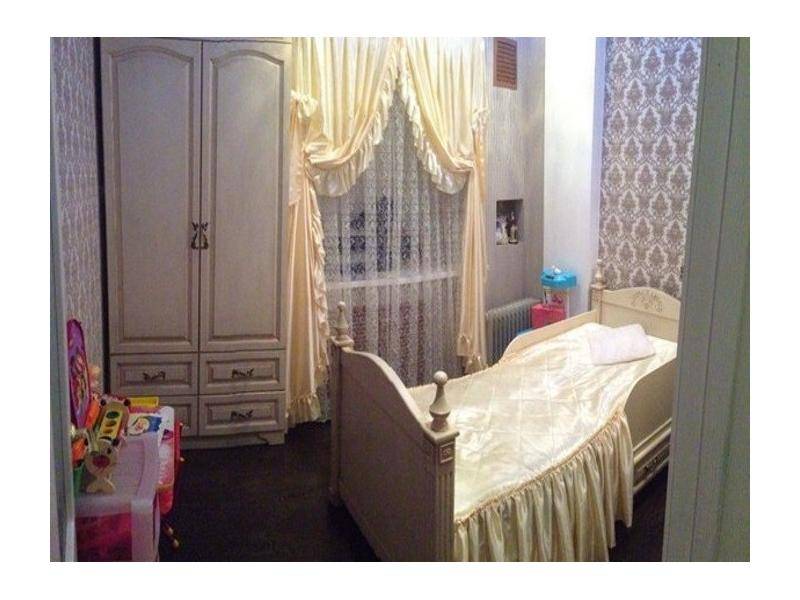 комплект мебели в детскую комнату из массива дуба в Нижневартовске