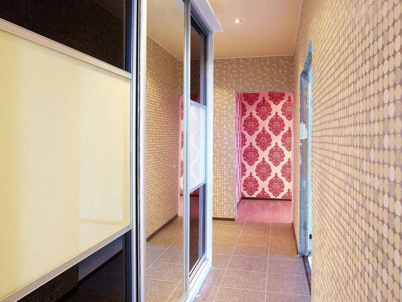 трехстворчатый шкаф-купе шк-04-п в прихожую с зеркалом в Нижневартовске