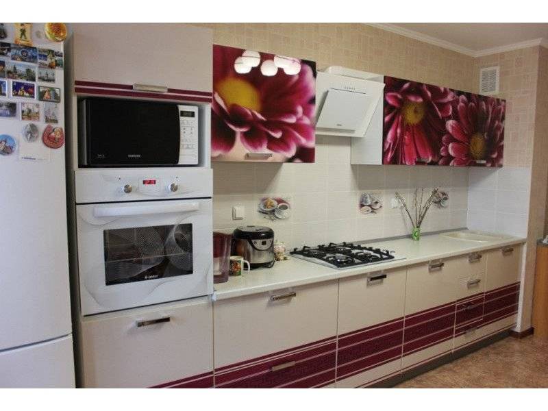 прямая кухня с лаковым фасадом в Нижневартовске