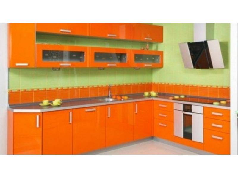 оранжевая угловая кухня пластик в Нижневартовске