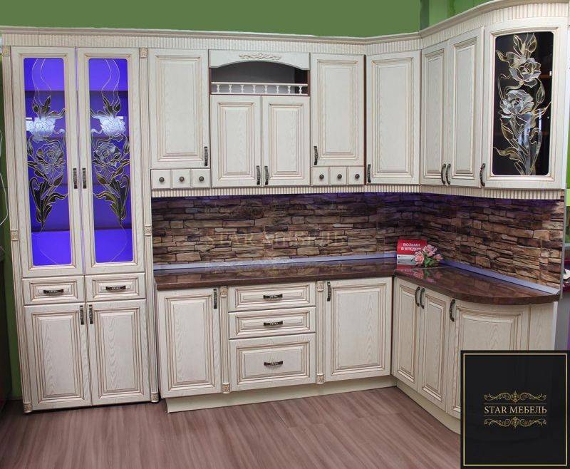 современная угловая кухня в Нижневартовске