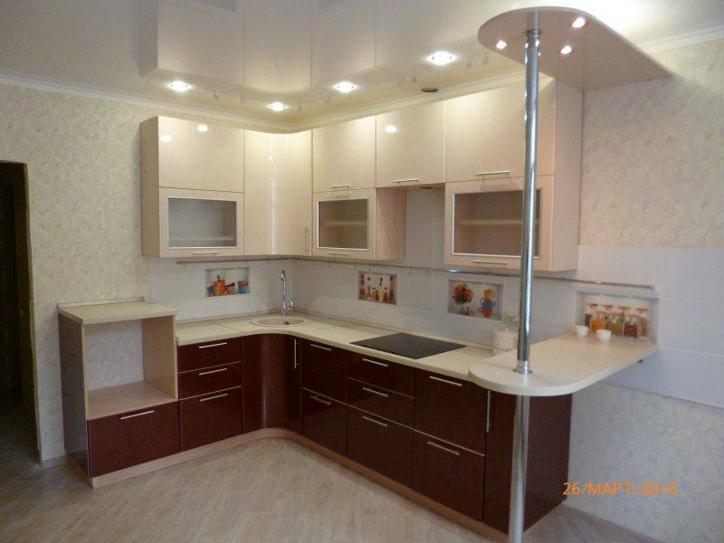 кухня с барной стойкой в Нижневартовске