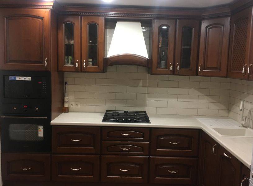 классическая угловая кухня в Нижневартовске