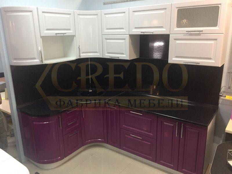 угловая кухня белая/фуксия в Нижневартовске