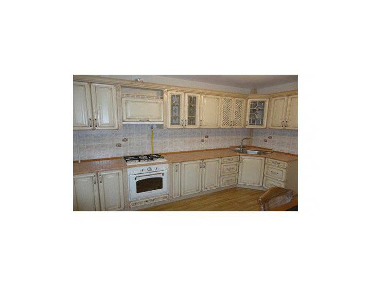 кухня с фасадом из массива в Нижневартовске