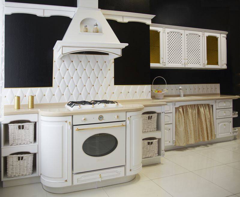 белая кухня классика в Нижневартовске