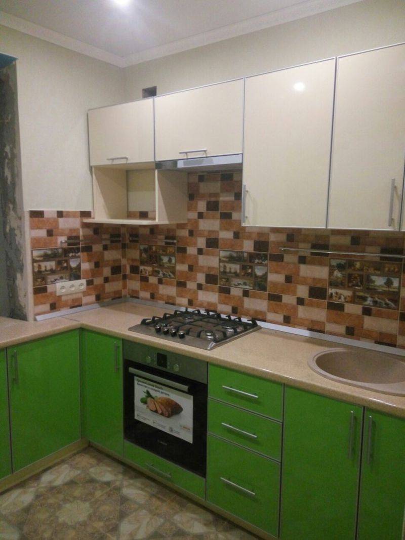 небольшая угловая кухня в Нижневартовске