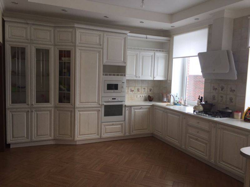 классическая белая кухня в Нижневартовске