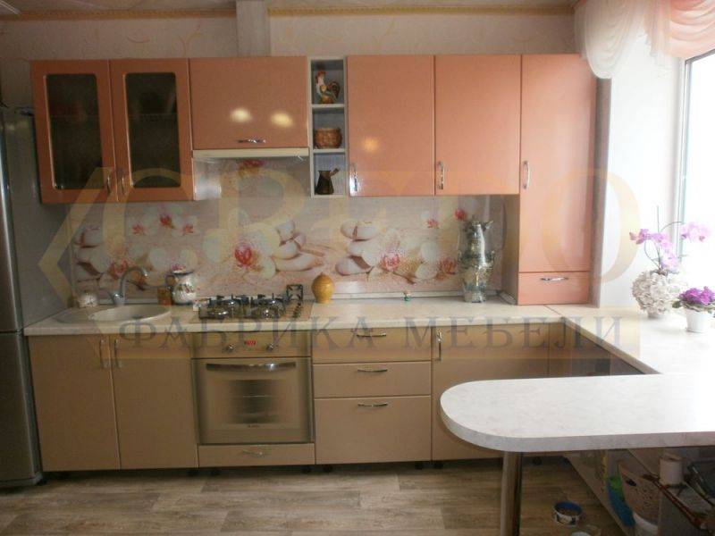 бежевая прямая кухня в Нижневартовске