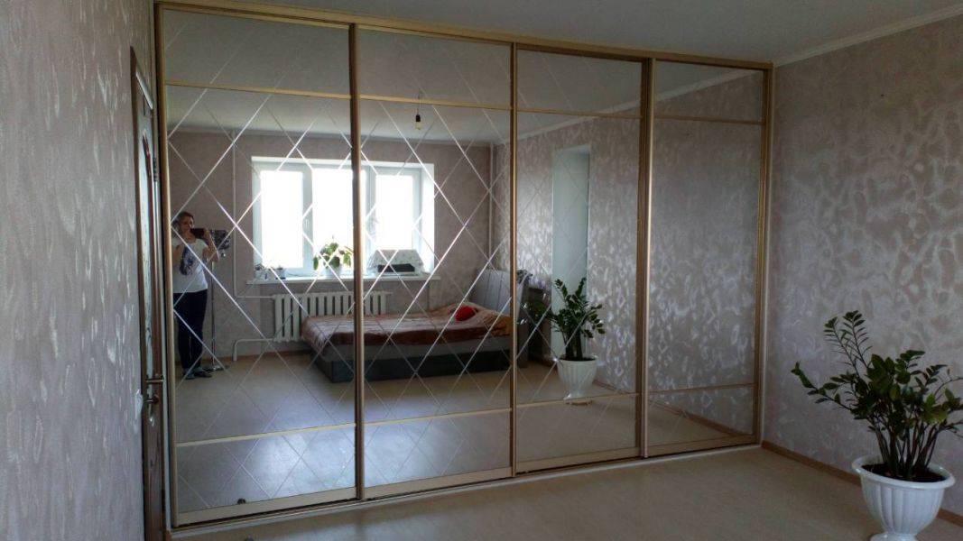 большой зеркальный шкаф-купе в Нижневартовске