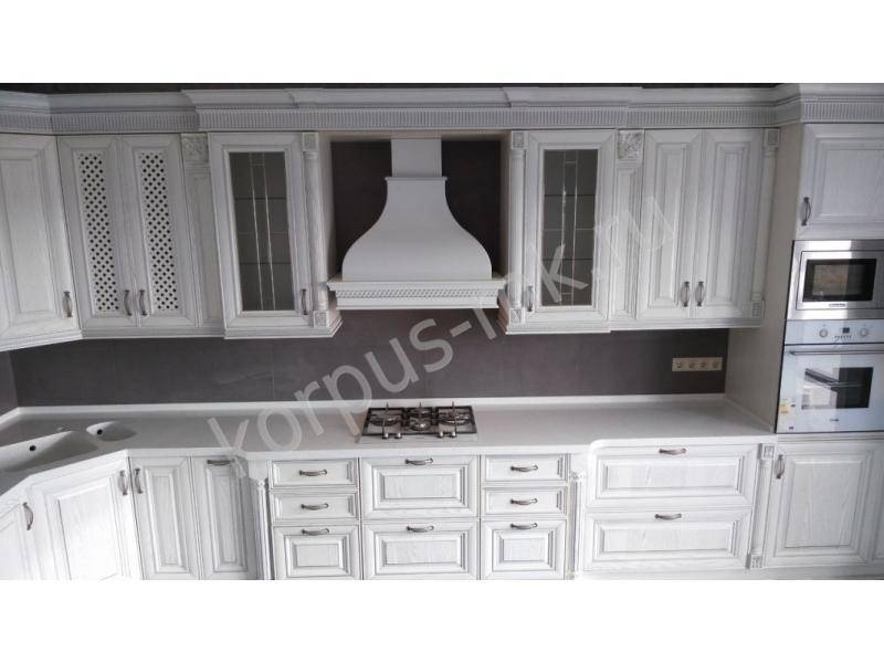 угловая кухня из массива в Нижневартовске