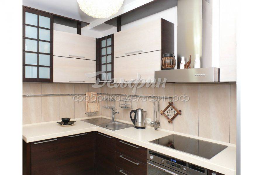 маленькая угловая кухня в Нижневартовске