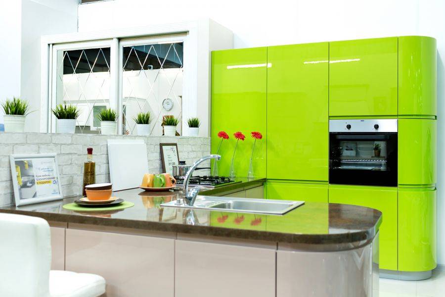 яркая кухня глянец в Нижневартовске