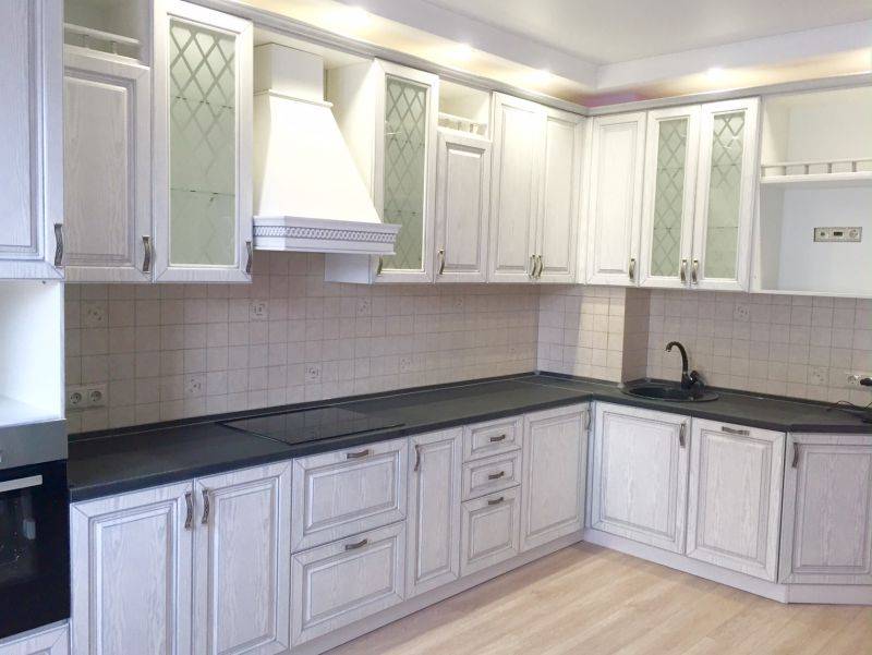 классическая угловая кухня в Нижневартовске