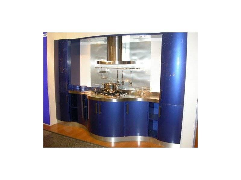 синяя кухня с гнутыми фасадами в Нижневартовске